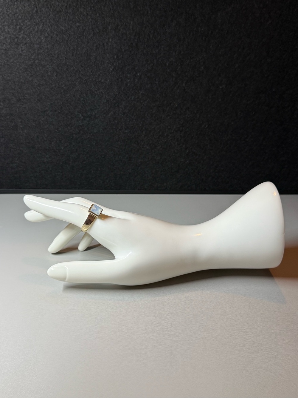 Gold Tone Square Crystal Ring – Size 8 🗽🖤